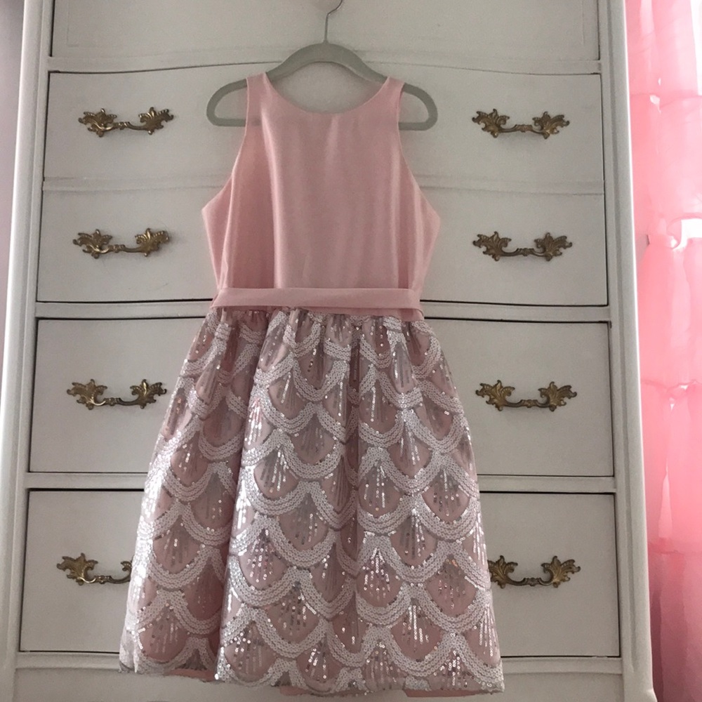Sweet kids girls dress.  In amazing condition!!